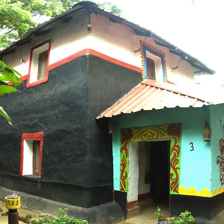 Raktokorobi Karu Gram Hotel Sri Niketan Exterior foto