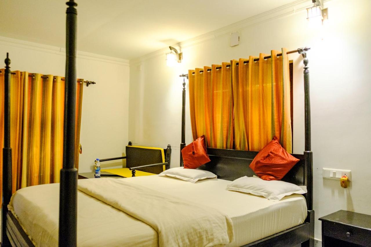 Raktokorobi Karu Gram Hotel Sri Niketan Exterior foto