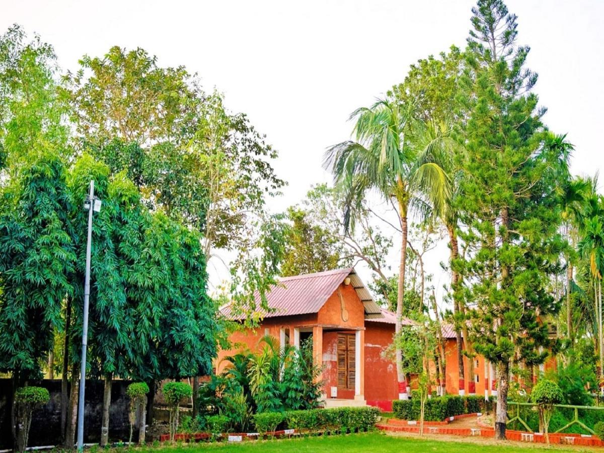 Raktokorobi Karu Gram Hotel Sri Niketan Exterior foto