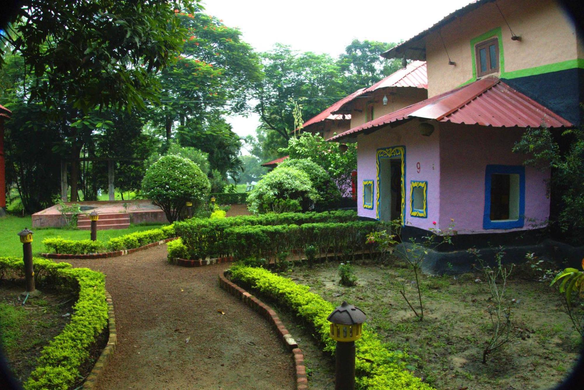 Raktokorobi Karu Gram Hotel Sri Niketan Exterior foto